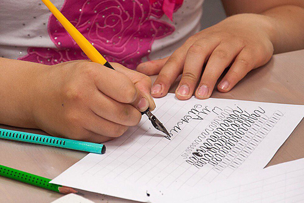 Каллиграфия в частной школе «Взмах»