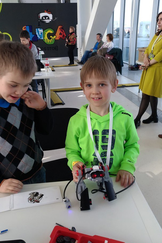Соревнование по робототехнике в Сколково