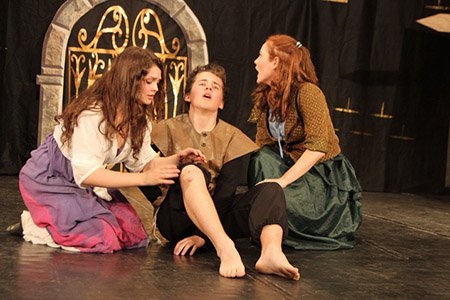 играем на сцене