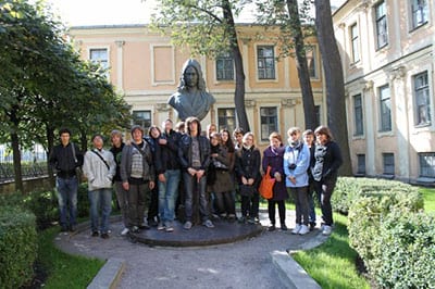 Старшая бизнес-школа «Взмах» с углубленным английским языком, Кировский район спб. Прогулка по городу