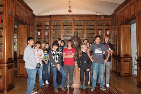 Экскурсии и прогулки по спб. Старшая бизнес-школа «Взмах» с углубленным английским языком, Кировский район спб.