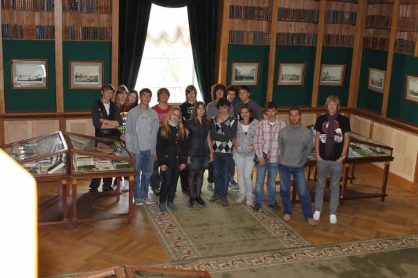 Экскурсии и прогулки по спб. Старшая бизнес-школа «Взмах» с углубленным английским языком, Кировский район спб.