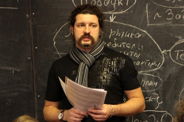 исполнительный директор школы Ел Самышкин