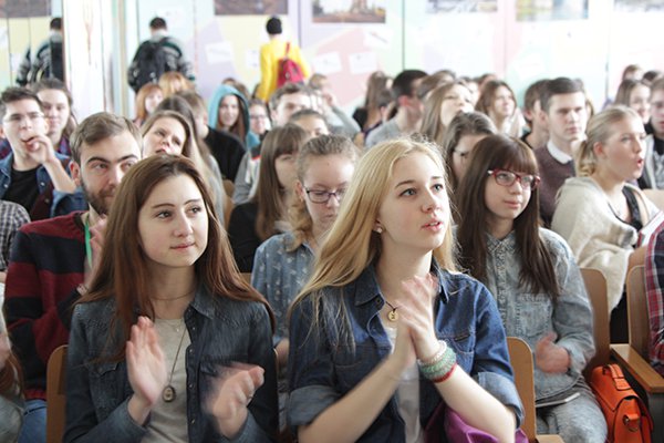 игроки — старшеклассники и студенты со всей России