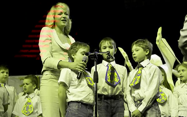 важной частью обучения является работа над сценической речью