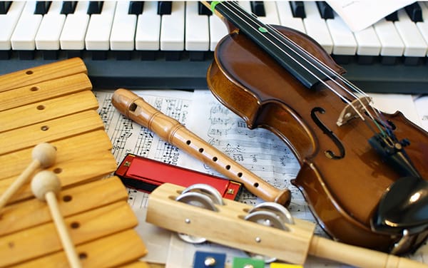 обучаем игре на различных музыкальных инструментах