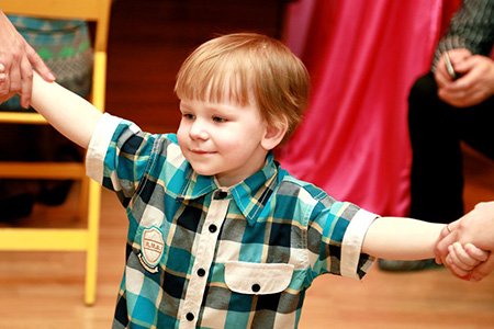 Развивающие занятия для малышей СПб. Частный детский сад «Взмах» в Центральном районе.