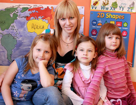 Частный детский сад «Взмах« - воспитатель-учитель английского для дошкольников со своими учениками