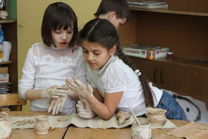 Частный детский сад «Взмах», Кировский район. Знакомство с основами гончарного мастерства.