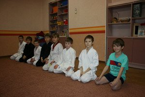 Частный детский сад «Взмах», Кировский район. Тренировки по каратэ для детей. Занятия ведет Годун Глеб Владимирович, призер Чемпионата России, мастер спорта по рукопашному бою