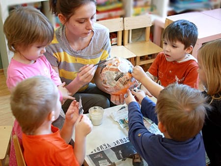 Частный детский сад «Взмах», Кировский район – Делаем планеты из папье-маше