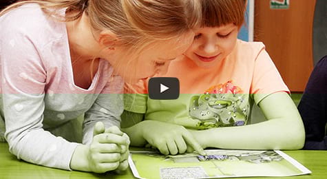 Наши малыши - настоящие волшебники! Они 
                    оживиликнигу «we're going on a bearhunt»!