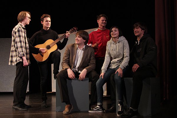 сцена из спектакля