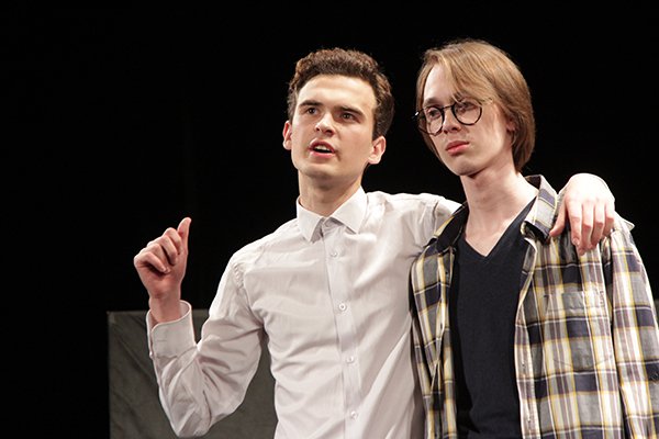 сцена из спектакля