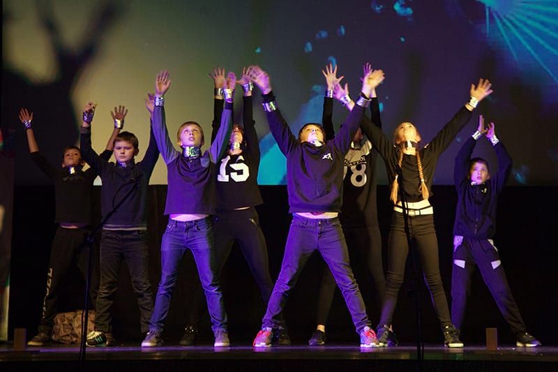 хип-хоп  учеников 5, 7 и 8 класса