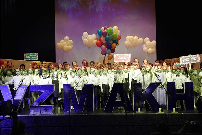 Вверх взмывают воздушные шары