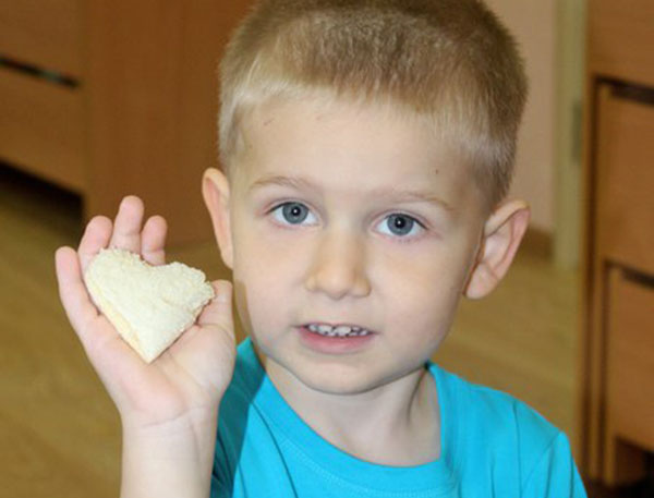 сендвич с сыром в форме сердца